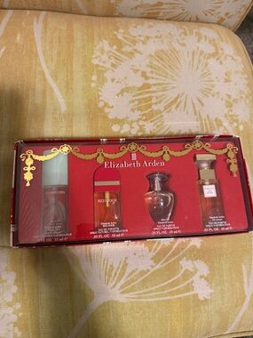 Elizabeth Arden Mini Perfume coffret Set 🆕